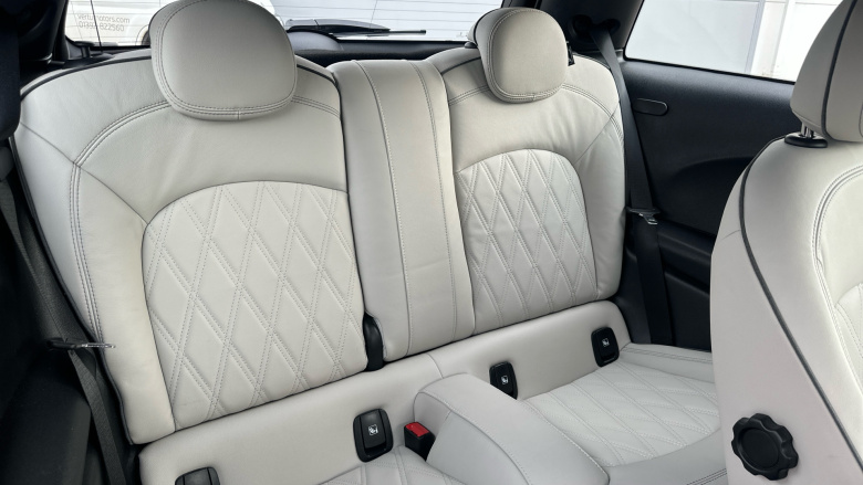 MINI Hatchback 1.5 Cooper Exclusive Premium 3dr Auto Petrol Hatchback